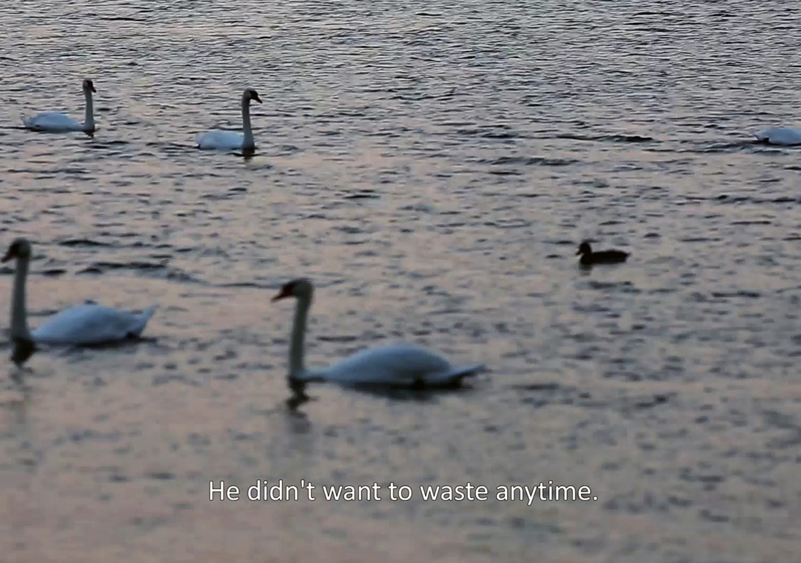 Savaş ve Göç Temalı Videolar Kırmızı Gökyüzünün Altında Birleşiyor
