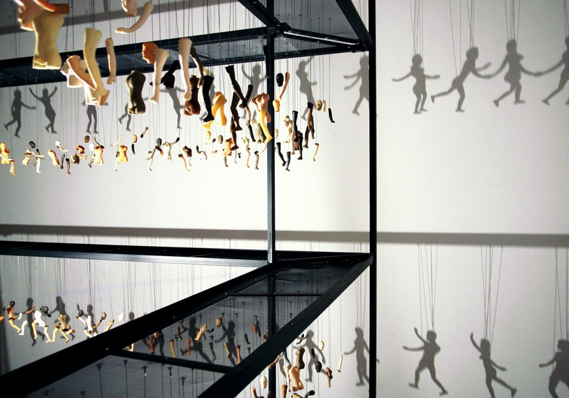 Toplum Üzerindeki Görünmez Kontrol