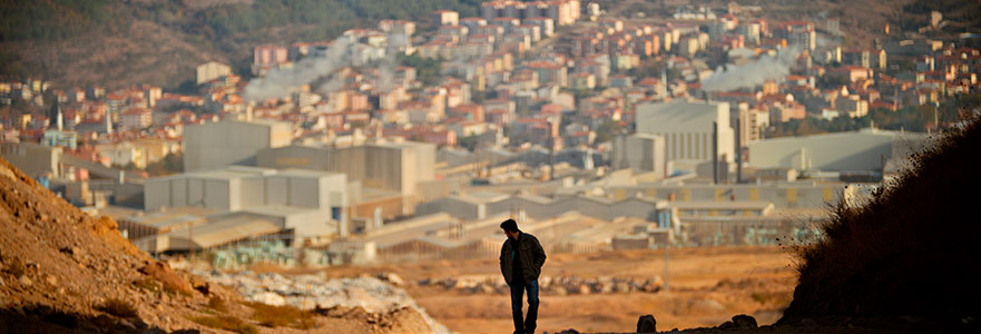 Yersiz Muhabbetin En Yerli Tanımı