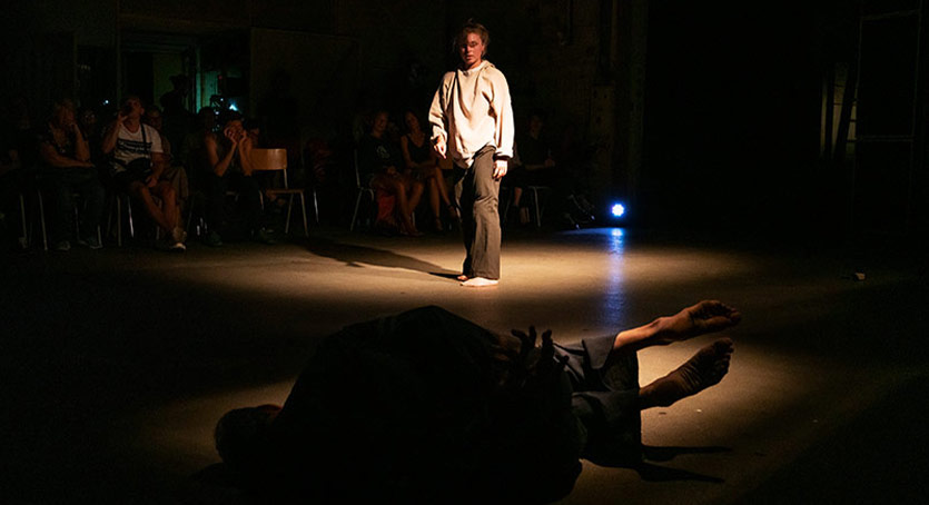 Bir Dans Tiyatrosu Projesi “Hindurch” Duende Tiyatro’da