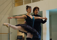 Meriç Sümen’in Hayatını Anlatan “Prima Ballerina Meriç” Prömiyer Yapıyor